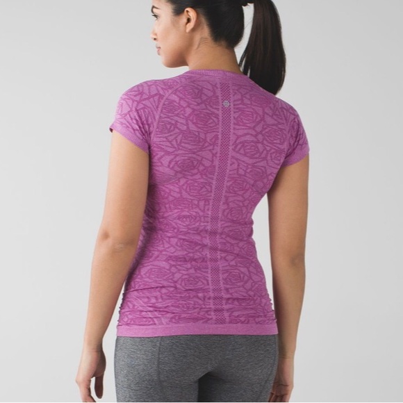 Lululemon swiftly tech t-shirt plum rose print tee 6 - Picture 2 of 4